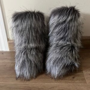 Grey fur boots